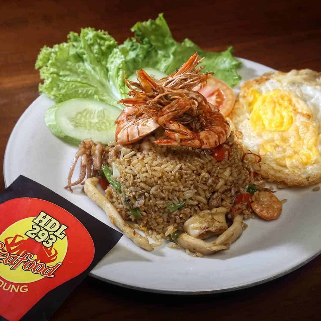 Nasi Goreng Seafood, 1. Kepiting Saus Padang, 2. Kerang Dara Saus Lada Hitam, 3. Sapo Tahu Komplit, 4. Ikan Baronang Bakar, 5. Udang Goreng Tepung, 6. Kerang Kapak Rica-Rica, 7. Cah Kangkung Komplit, 8. Tom Yum Seafood, 9. Nasi Goreng Seafood, 10. Cumi Saus Padang