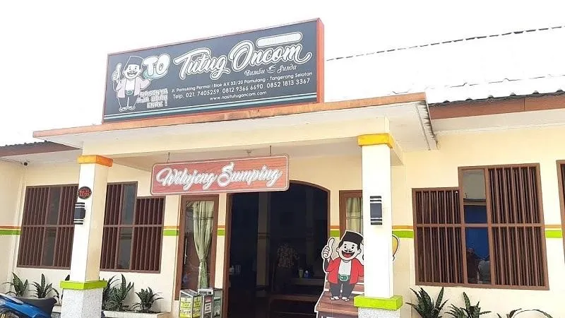 Nasi Tutug Oncom, 1. Rumah Makan Ampera, 2. Ikan Bakar Cianjur, 3. Nasi Tutug Oncom, 4. Sambel Hejo - Sambel Dadak, 5. Waroeng Sunda, 6. Rumah Makan Bukit Pelayangan, 7. Gubug Mang Engking, 8. Talaga Sampireun, 9. Lembur Kuring