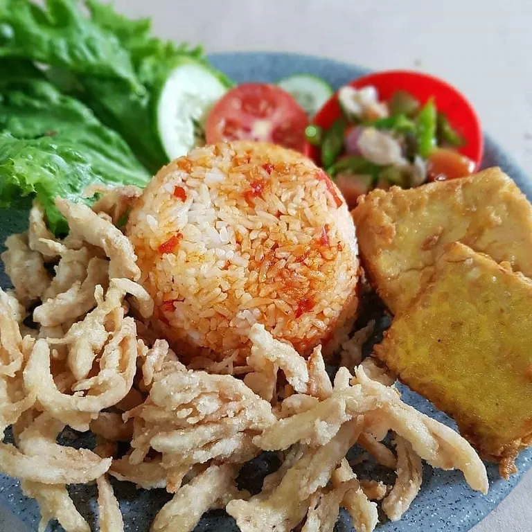 Nasi Uleg Suwir Ayam, 1. Udang Masak Telor Asin, 2. Ayam Kremes, 3. Nasi Uleg Suwir Ayam, 4. Gurame Asam Manis, 5. Buncis Ongseng, 6. Ikan Asin Balado, 7. Paket Bebek Kremes, 8. Kerang Ongseng Pete, 9. Empal Cobek Mertua, 10. Sate Ayam