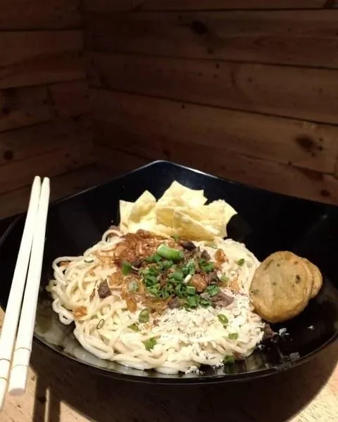 Original Mie Banget, 1. Mie Tom Yum, 2. Mie Goyeng Banget, 3. Suki Tom Yum, 4. Mie Original Sesuatu, 5. Miekirin Kamu, 6. Mie Goyeng Selalu, 7. Sushi Crab, 8. Original Mie Banget, 9. Es Buyo, 10. Kopikir