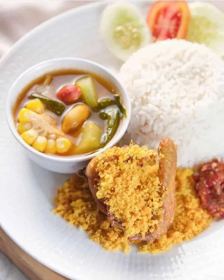 Ayam Kremes, 1. Udang Masak Telor Asin, 2. Ayam Kremes, 3. Nasi Uleg Suwir Ayam, 4. Gurame Asam Manis, 5. Buncis Ongseng, 6. Ikan Asin Balado, 7. Paket Bebek Kremes, 8. Kerang Ongseng Pete, 9. Empal Cobek Mertua, 10. Sate Ayam