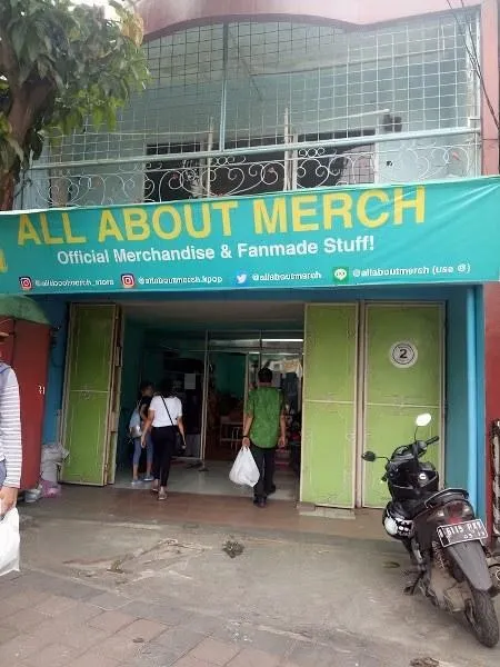 All About Merch Kpop, 1. Fantastic Kpop Shop , 2. Jastipciel dan Imnida Café, 3. POP! Korean Shop, 4. Kpopconnection, 5. Loonami House, 6. All About Merch Kpop, 7. Plus Eight Two Café, 8. Kpopsale, 9. Whycut Kpop Workshop, 10. Blok M Square