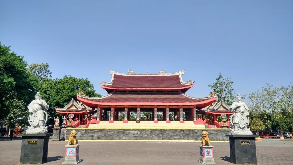 Area Panggung, Wahana dan Spot Populer, Fasilitas, Lokasi dan Akses Transportasi, Hotel di Sekitar