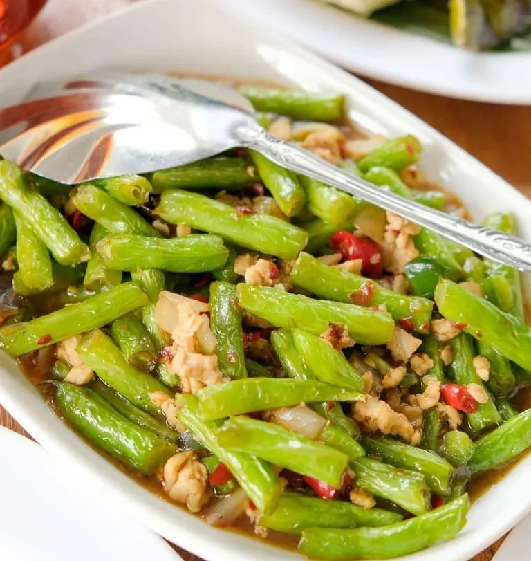 Buncis Ongseng, 1. Udang Masak Telor Asin, 2. Ayam Kremes, 3. Nasi Uleg Suwir Ayam, 4. Gurame Asam Manis, 5. Buncis Ongseng, 6. Ikan Asin Balado, 7. Paket Bebek Kremes, 8. Kerang Ongseng Pete, 9. Empal Cobek Mertua, 10. Sate Ayam