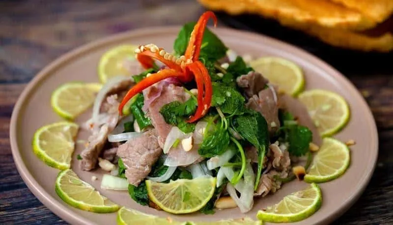 Bò Tái Chanh, Vietnam_, 1. Karedok, Jawa Barat, Indonesia, 2. Lard, Thailand Utara, Laos, Asia, 3. Bok l’hong, Kamboja, 4. Gado-gado, Jakarta, Indonesia, 5. Bò Tái Chanh, Vietnam, 6. Shalgam, Kazakhstan, 7. Huāshēngmĭ Bàn Xiāngcài, China, 8. Kosambari, India, 9. Yee Sang, Malaysia & Asia, 10. Goma Wakame, Jepang, 11. Saengchae, Korea Selatan, 12. Semizotu Salatası, Turki