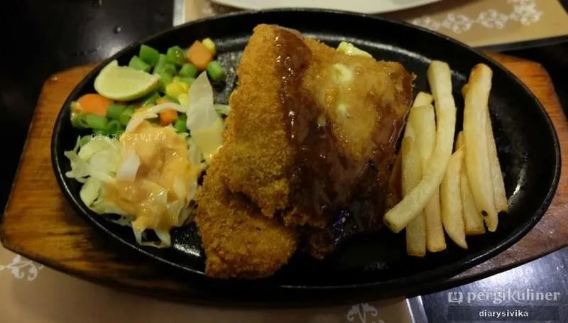 Chicken Steak, 1. Chicken Cordon Bleu, 2. Tenderloin Black Pepper, 3. Mozzarella Beef Roll, 4. Spicy Tenderloin Steak, 5. Beef Tongue Steak, 6. Sirloin Steak, 7. Chicken Steak, 8. Steak Hut Salad, 9. Steak Hut Omelet, 10. New Zealand Beef Rib