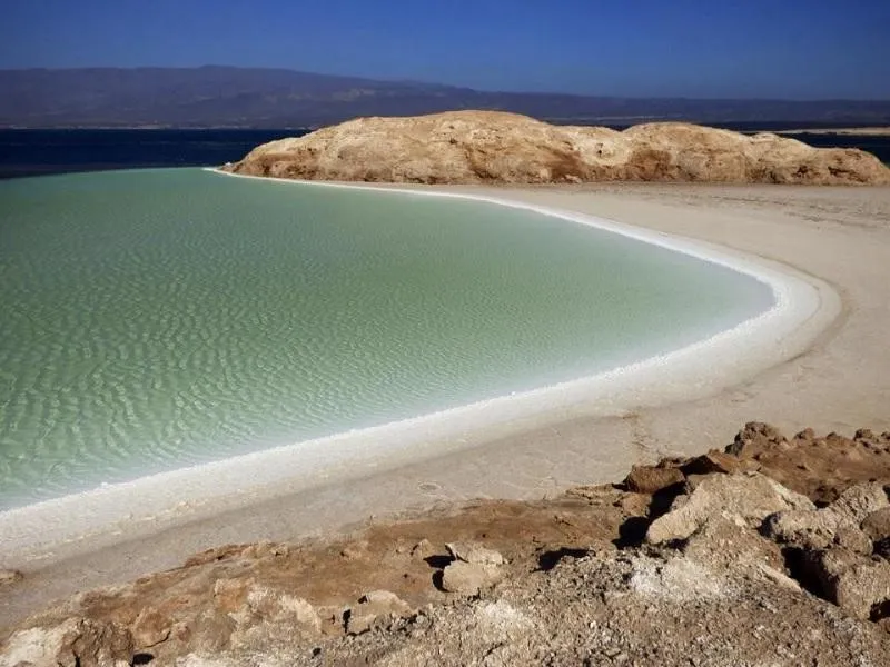 Danau Assal_, 1. Laut Mati, 2. Danau Qarhan, 3. Kati Thanda-Lake Eyre, 4. Laut Kaspia dan Aral, 5. Danau Urmia, 6. Danau Assal, 7. Danau Vanda, 8. Danau Van – Turki, 9. Great Salt Lake, 10. Lac Rose