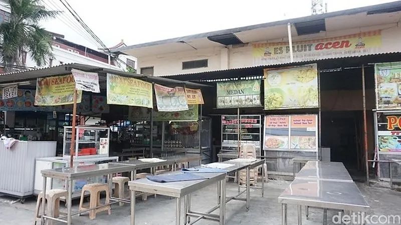 Es Campur Jelly Acen, 1. Jetski Café, 2. Bihun Bebek A Eng, 3. Ropang Plus Plus, 4. IndoDiner, 5. Es Campur Jelly Acen, 6. Warung Wakaka, 7. Samcan Goreng Epenk , 8. Bebek Goreng H. Slamet, 9. Soerabi Enhaii, 10. Soto Betawi Ny. Afung