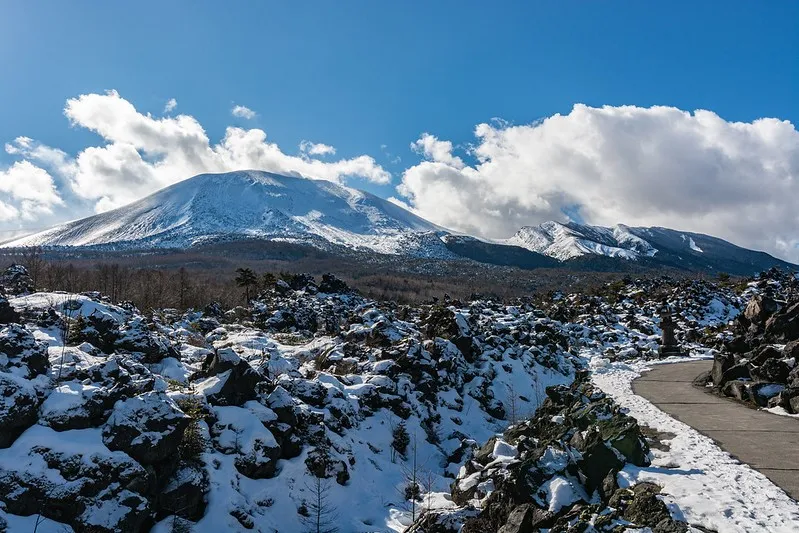 Gunung Asama, 1. Gunung Fuji, 2. Gunung Asama, 3. Gunung Daisen, 4. Gunung Shibutsu, 5. Gunung Takao, 6. Gunung Yari, 7. Gunung Mitake, 8. Gunung Tate (Tateyama), 9. Gunung Haku, 10. Gunung Iwaki