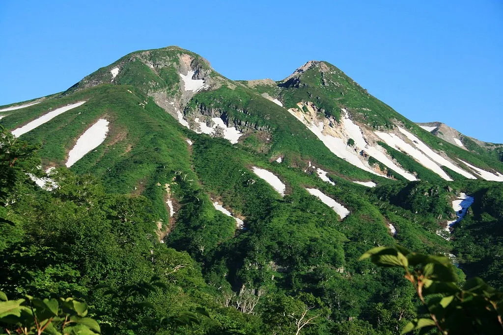Gunung Haku, 1. Gunung Fuji, 2. Gunung Asama, 3. Gunung Daisen, 4. Gunung Shibutsu, 5. Gunung Takao, 6. Gunung Yari, 7. Gunung Mitake, 8. Gunung Tate (Tateyama), 9. Gunung Haku, 10. Gunung Iwaki