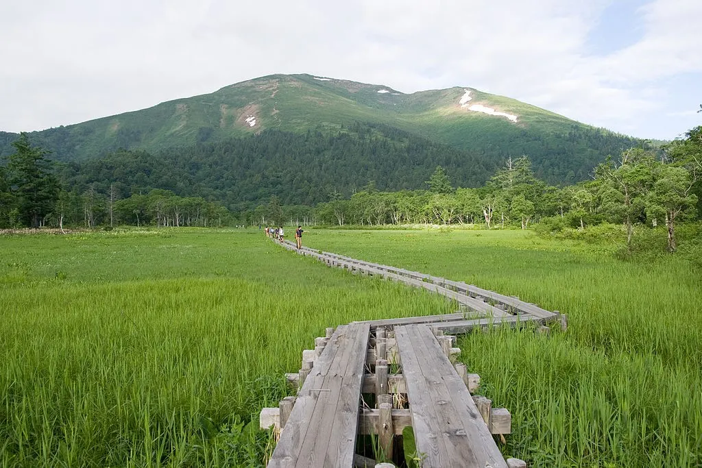 Gunung Shibutsu, 1. Gunung Fuji, 2. Gunung Asama, 3. Gunung Daisen, 4. Gunung Shibutsu, 5. Gunung Takao, 6. Gunung Yari, 7. Gunung Mitake, 8. Gunung Tate (Tateyama), 9. Gunung Haku, 10. Gunung Iwaki