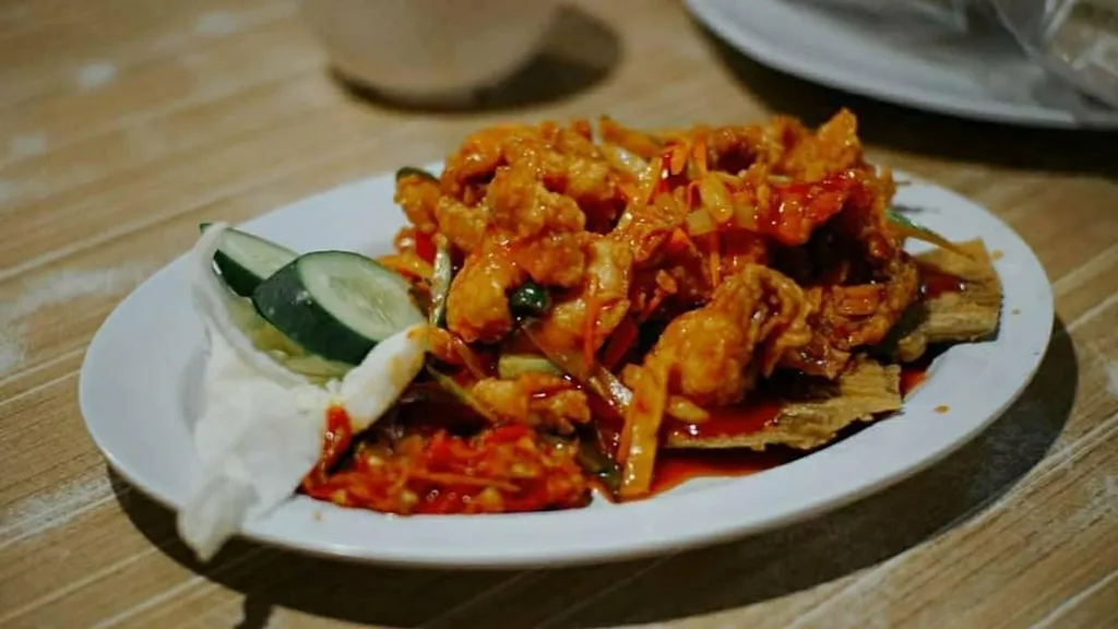 Gurame Asam Manis, 1. Udang Masak Telor Asin, 2. Ayam Kremes, 3. Nasi Uleg Suwir Ayam, 4. Gurame Asam Manis, 5. Buncis Ongseng, 6. Ikan Asin Balado, 7. Paket Bebek Kremes, 8. Kerang Ongseng Pete, 9. Empal Cobek Mertua, 10. Sate Ayam