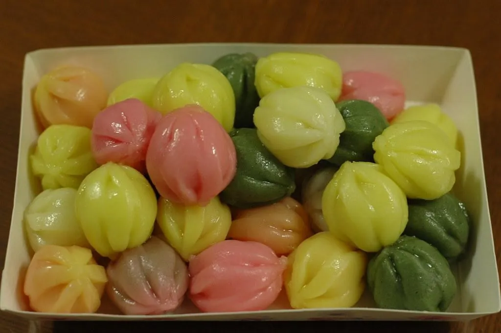 Ggul Tteok, 1. Yaksik, 2. Songpyeon, 3. Ggul Tteok, 4. Dasik, 5. Bungeo-ppang, 6. Hotteok, 7. Kkul-Tarae, 8. Hodu-gwaja, 9. Yakgwa, 10. Patbingsu