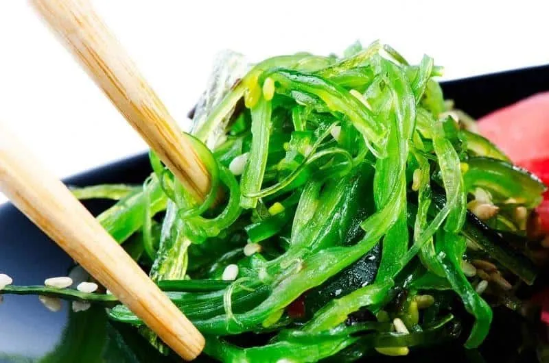 Goma Wakame_, 1. Karedok, Jawa Barat, Indonesia, 2. Lard, Thailand Utara, Laos, Asia, 3. Bok l’hong, Kamboja, 4. Gado-gado, Jakarta, Indonesia, 5. Bò Tái Chanh, Vietnam, 6. Shalgam, Kazakhstan, 7. Huāshēngmĭ Bàn Xiāngcài, China, 8. Kosambari, India, 9. Yee Sang, Malaysia & Asia, 10. Goma Wakame, Jepang, 11. Saengchae, Korea Selatan, 12. Semizotu Salatası, Turki