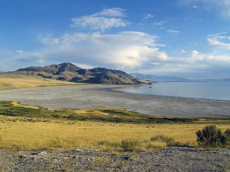 Great Salt Lake, 1. Laut Mati, 2. Danau Qarhan, 3. Kati Thanda-Lake Eyre, 4. Laut Kaspia dan Aral, 5. Danau Urmia, 6. Danau Assal, 7. Danau Vanda, 8. Danau Van – Turki, 9. Great Salt Lake, 10. Lac Rose