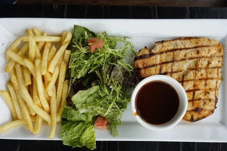 Grilled Chicken Steak, 1. Grilled Chicken Steak, 2. Spaghetti Aglio Olio, 3. Nasi Cikur, 4. Mushroom Soup, 5. Nasi Jamur Sulawesi, 6. Tori Karaage, 7. Spaghetti Tom Yum, 8. Buntut Barbeque, 9. Smoothie Bowl, 10. Mojito Kiwi Minty