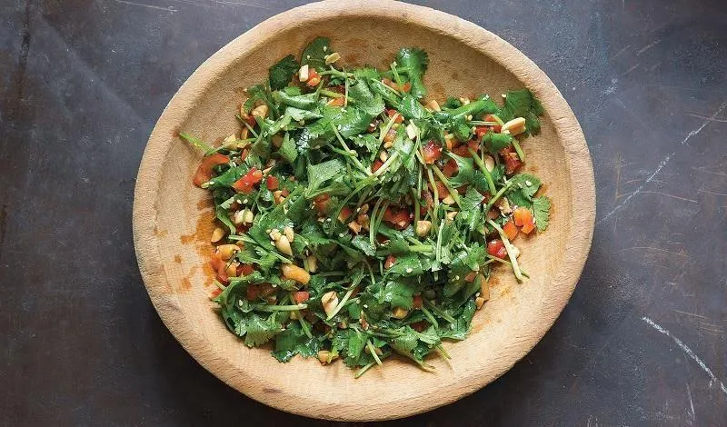 Huāshēngmĭ Bàn Xiāngcài, 1. Karedok, Jawa Barat, Indonesia, 2. Lard, Thailand Utara, Laos, Asia, 3. Bok l’hong, Kamboja, 4. Gado-gado, Jakarta, Indonesia, 5. Bò Tái Chanh, Vietnam, 6. Shalgam, Kazakhstan, 7. Huāshēngmĭ Bàn Xiāngcài, China, 8. Kosambari, India, 9. Yee Sang, Malaysia & Asia, 10. Goma Wakame, Jepang, 11. Saengchae, Korea Selatan, 12. Semizotu Salatası, Turki