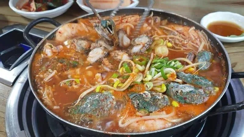 Haemultang_, 1. Tteokguk, 2. Manduguk, 3. Galbitang, 4. Dwaeji Gukbap, 5. Seolleongtang, 6. Haejangguk, 7. Maeuntang, 8. Samgyetang, 9. Haemultang, 10. Kongnamul Guk