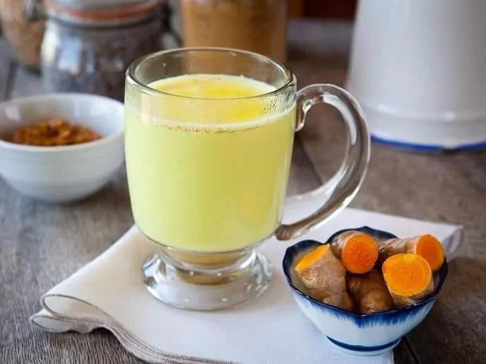 Haldi Doodh_, 1. Chaas, 2. Thandai, 3. Masala Milk, 4. Falooda, 5. Lassi, 6. Jigarthanda, 7. Haldi Doodh, 8. Badam Doodh, 9. Sweet Lassi, 10. Bhang Lassi