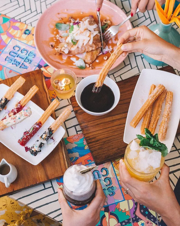 Hot Churros, 1. Fairy Floss Pancakes, 2. Quinoa, Feta &amp; Avo Salad, 3. Egg Benedict, 4. Chicken Taco, 5. Scrambled Tofu, 6. Summer Poke Bowl, 7. Burger, 8. Jamaican Spiced Chicken, 9. Hot Churros, 10. Paket Hangover Meal