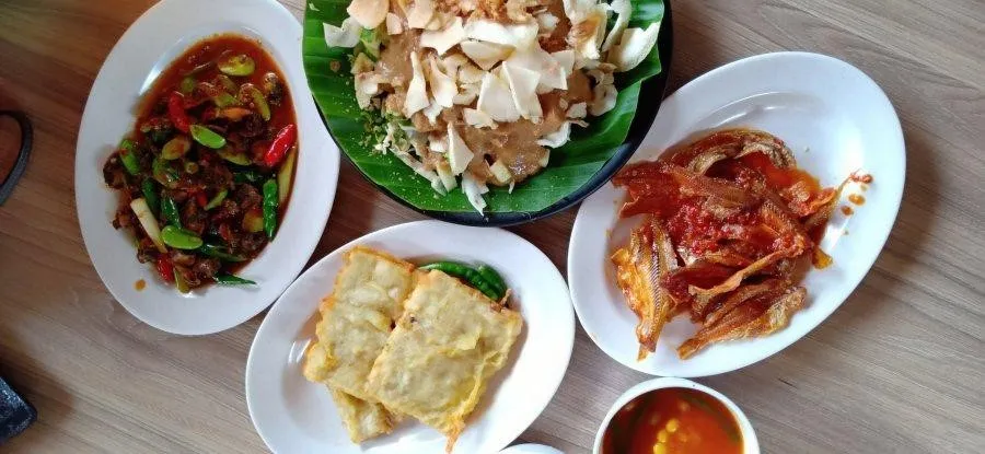 Ikan Asin Balado, 1. Udang Masak Telor Asin, 2. Ayam Kremes, 3. Nasi Uleg Suwir Ayam, 4. Gurame Asam Manis, 5. Buncis Ongseng, 6. Ikan Asin Balado, 7. Paket Bebek Kremes, 8. Kerang Ongseng Pete, 9. Empal Cobek Mertua, 10. Sate Ayam
