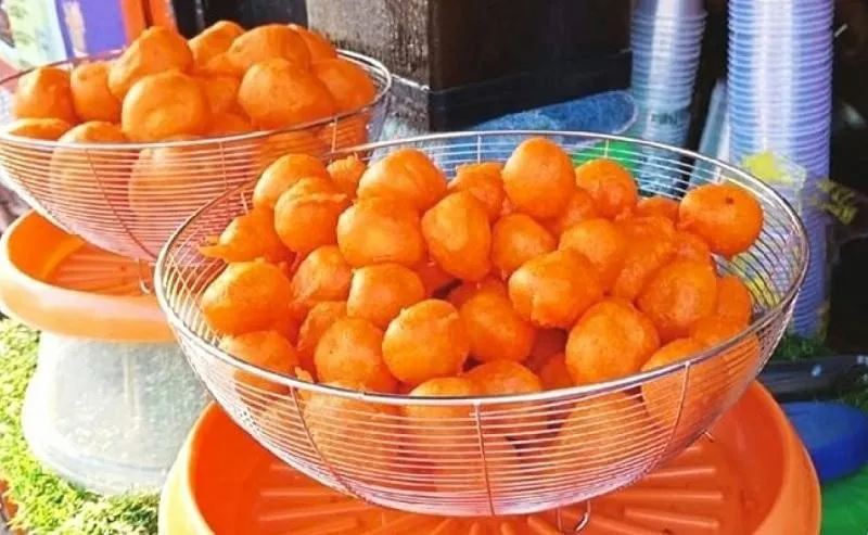 Kwek Kwek, 1. Maruya, 3. Balut, 4. Banana Cue, 5. Proben, 6. Adidas, 7. Empanada, 8. Kwek Kwek, 9. Betamax atau DVD, 10. Palabok