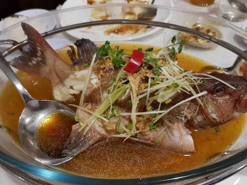 Kerapu Steam Ala Thai, 1. Kepiting Jantan Saus Telur Asin, 2. Kepiting Jantan Saus Bawang, 3. Gurame Saus Mangga, 4. Tumis Pakis Asap Layar, 5. Bakmi Ulang Tahun, 6. Cumi Goreng Tepung Saus Thai, 7. Kerapu Steam Ala Thai, 8. Udang Windu Bakar Bumbu Madu , 9. Tahu Kipas, 10. Mix Seafood