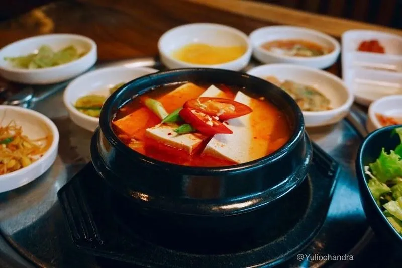 Kimchi Jiggae, 1. Samgyeopsal, 2. Kimchi Jiggae, 3. Makgeolli, 4. Galbi Yukgaejang, 5. Honey Chicken, 6. Haemul Pajeon , 7. Naengmyeon, 8. Bibimbap, 9. Yangnyeom Chicken, 10. Bulgogi Gui