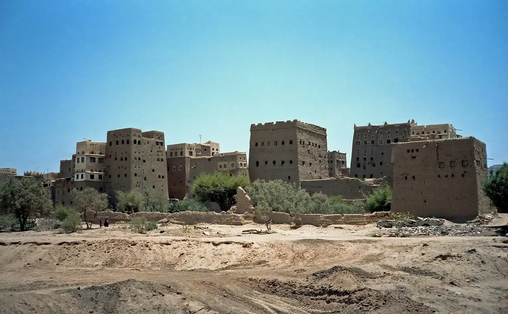 Kota Bersejarah Saada, 1. Kota Bersejarah Zabid, 2. Kota Tua Sana’a, 3. Kota Benteng Shibam, 4. Kepulauan Socotra, 5. Situs Arkeologi Marib, 6. Kota Bersejarah Saada, 7. Kota Bersejarah Thula, 8. Madrasah Amiriya dari Rada, 9. Jibla dan Sekitarnya, 10. Jabal Haraz