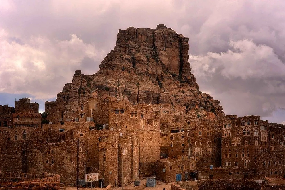 Kota Bersejarah Thula, 1. Kota Bersejarah Zabid, 2. Kota Tua Sana’a, 3. Kota Benteng Shibam, 4. Kepulauan Socotra, 5. Situs Arkeologi Marib, 6. Kota Bersejarah Saada, 7. Kota Bersejarah Thula, 8. Madrasah Amiriya dari Rada, 9. Jibla dan Sekitarnya, 10. Jabal Haraz