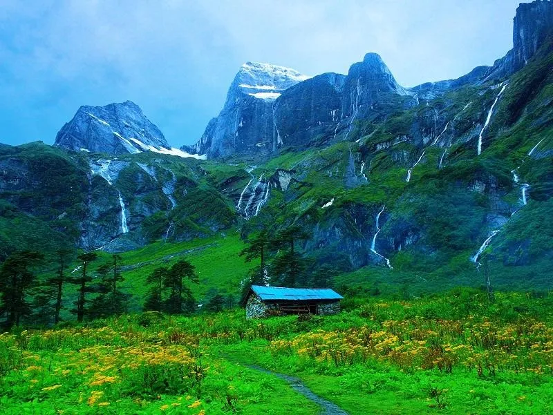 Lembah Barun, 1. Lembah Thorsmörk, Islandia, 2. Lembah Jiuzhaigou, Tiongkok, 3. Lembah Kaghan, 4. Lembah Barun, 5. Lembah Danum, 6. Lembah Ten Peaks, Kanada, 7. Lembah Yosemite, Amerika Serikat, 8. Lembah Lauterbrunnen, Swiss, 9. Lembah Bunga, India, 10. Lembah Harau, Indonesia