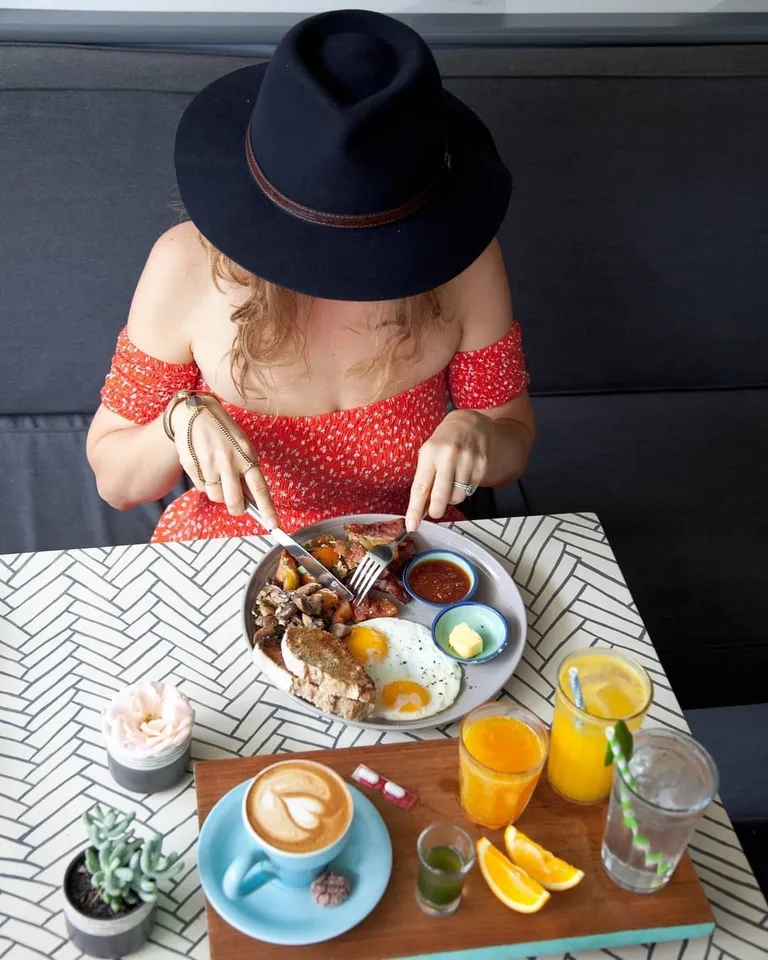 Paket Hangover Meal, 1. Fairy Floss Pancakes, 2. Quinoa, Feta &amp; Avo Salad, 3. Egg Benedict, 4. Chicken Taco, 5. Scrambled Tofu, 6. Summer Poke Bowl, 7. Burger, 8. Jamaican Spiced Chicken, 9. Hot Churros, 10. Paket Hangover Meal