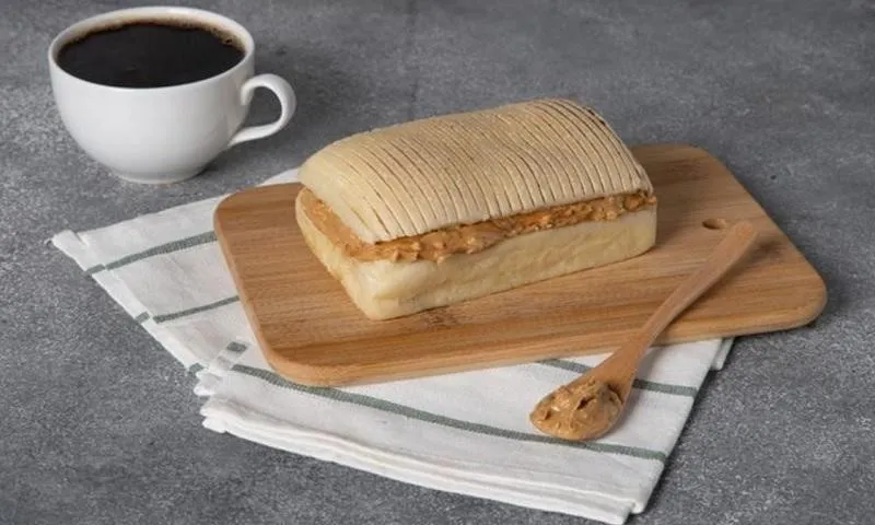 Peanut Butter Panini, 1. New York Cheesecake, 2. Chocolate Stroop Waffle, 3. Sumatra Chocolate Éclair, 4. Blue Velvet Roll Cake, 5. Red Velvet Roll Cake, 6. Cinnamon Roll, 7. Peanut Butter Panini, 8. Raisin Oatmeal Scones, 9. Tuna Cheese Whole Wheat Panini, 10. Spicy Tuna Bread