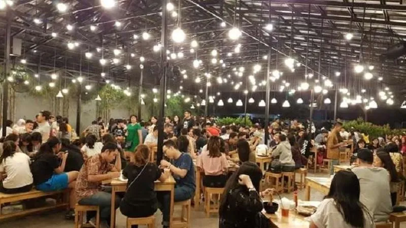 Ropang Plus Plus, 1. Jetski Café, 2. Bihun Bebek A Eng, 3. Ropang Plus Plus, 4. IndoDiner, 5. Es Campur Jelly Acen, 6. Warung Wakaka, 7. Samcan Goreng Epenk , 8. Bebek Goreng H. Slamet, 9. Soerabi Enhaii, 10. Soto Betawi Ny. Afung