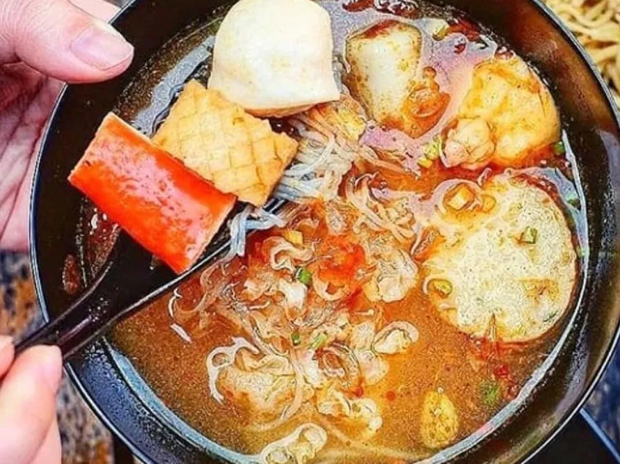 Suki Tom Yum, 1. Mie Tom Yum, 2. Mie Goyeng Banget, 3. Suki Tom Yum, 4. Mie Original Sesuatu, 5. Miekirin Kamu, 6. Mie Goyeng Selalu, 7. Sushi Crab, 8. Original Mie Banget, 9. Es Buyo, 10. Kopikir