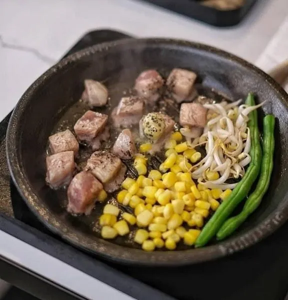 Saikoro Beef Steak, 1. Double Beef & Egg Pepper Rice, 2. Saikoro Beef Steak, 3. Bibimbap Grill , 4. Spicy Beef Fried Rice, 5. Grilled Fish Sambal Matah, 6. Combo Teppanyaki, 7. Tom Yum Steamboat Set, 8. Crispy Chicken Butter Sauce, 9. Marble Beef Steak, 10. Kangkung Hotplate