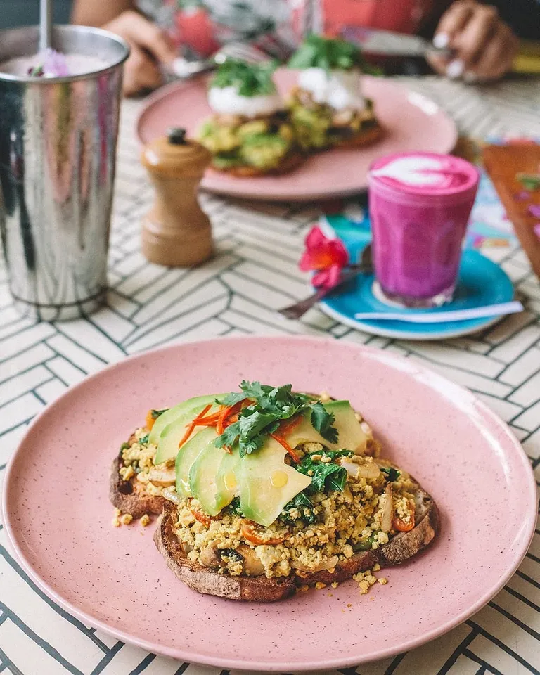 Scrambled Tofu, 1. Fairy Floss Pancakes, 2. Quinoa, Feta &amp; Avo Salad, 3. Egg Benedict, 4. Chicken Taco, 5. Scrambled Tofu, 6. Summer Poke Bowl, 7. Burger, 8. Jamaican Spiced Chicken, 9. Hot Churros, 10. Paket Hangover Meal