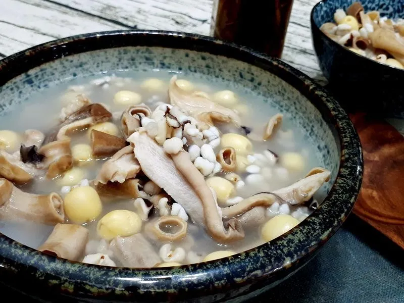 Si Shen Tang, 1. Ta-a Noodles/ Danzai Noodles, 2. Niu rou mian, 3. Lu rou fan, 4. Huo kuo atau Hot pot, 5. Turkey rice, 6. Xiao Long Bao, 7. Tian bu la, 8. Lu Wei, 9. Si Shen Tang, 10. Koa-chhâ-pán atau Coffin board