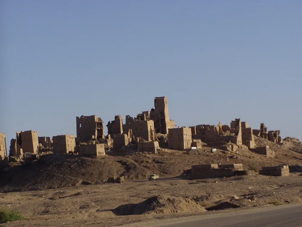 Situs Arkeologi Marib, 1. Kota Bersejarah Zabid, 2. Kota Tua Sana’a, 3. Kota Benteng Shibam, 4. Kepulauan Socotra, 5. Situs Arkeologi Marib, 6. Kota Bersejarah Saada, 7. Kota Bersejarah Thula, 8. Madrasah Amiriya dari Rada, 9. Jibla dan Sekitarnya, 10. Jabal Haraz