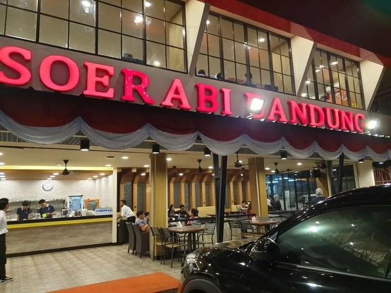 Soerabi Enhaii, 1. Jetski Café, 2. Bihun Bebek A Eng, 3. Ropang Plus Plus, 4. IndoDiner, 5. Es Campur Jelly Acen, 6. Warung Wakaka, 7. Samcan Goreng Epenk , 8. Bebek Goreng H. Slamet, 9. Soerabi Enhaii, 10. Soto Betawi Ny. Afung