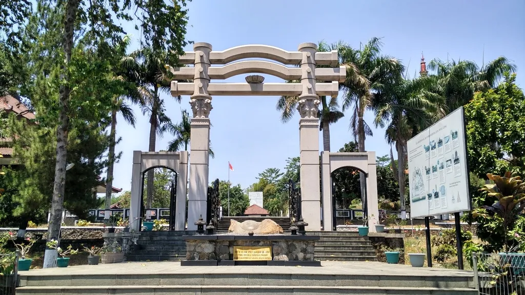 Spot Populer, Spot Populer, Fasilitas, Lokasi dan Akses Transportasi, Hotel di Sekitar