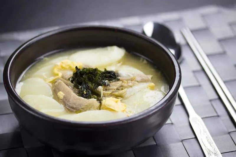 Tteokguk, 1. Tteokguk, 2. Manduguk, 3. Galbitang, 4. Dwaeji Gukbap, 5. Seolleongtang, 6. Haejangguk, 7. Maeuntang, 8. Samgyetang, 9. Haemultang, 10. Kongnamul Guk