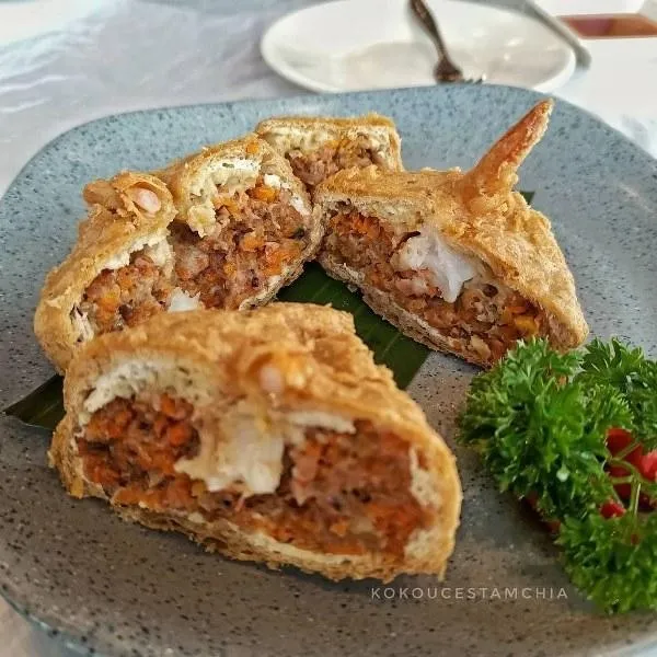 Tahu Kipas, 1. Kepiting Jantan Saus Telur Asin, 2. Kepiting Jantan Saus Bawang, 3. Gurame Saus Mangga, 4. Tumis Pakis Asap Layar, 5. Bakmi Ulang Tahun, 6. Cumi Goreng Tepung Saus Thai, 7. Kerapu Steam Ala Thai, 8. Udang Windu Bakar Bumbu Madu , 9. Tahu Kipas, 10. Mix Seafood