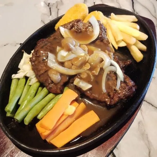 Tenderloin Black Pepper, 1. Chicken Cordon Bleu, 2. Tenderloin Black Pepper, 3. Mozzarella Beef Roll, 4. Spicy Tenderloin Steak, 5. Beef Tongue Steak, 6. Sirloin Steak, 7. Chicken Steak, 8. Steak Hut Salad, 9. Steak Hut Omelet, 10. New Zealand Beef Rib