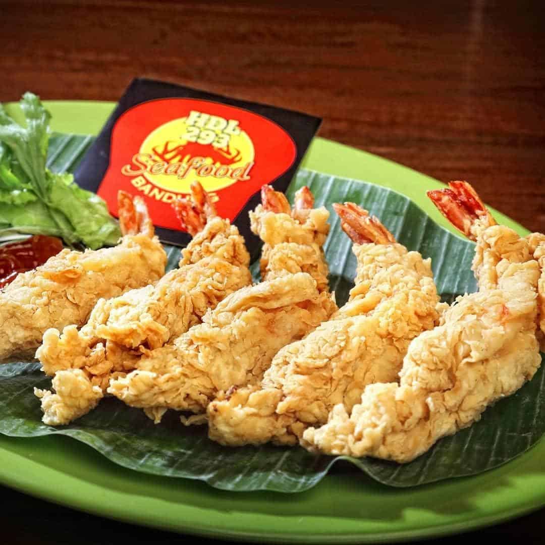 Udang Goreng Tepung, 1. Kepiting Saus Padang, 2. Kerang Dara Saus Lada Hitam, 3. Sapo Tahu Komplit, 4. Ikan Baronang Bakar, 5. Udang Goreng Tepung, 6. Kerang Kapak Rica-Rica, 7. Cah Kangkung Komplit, 8. Tom Yum Seafood, 9. Nasi Goreng Seafood, 10. Cumi Saus Padang