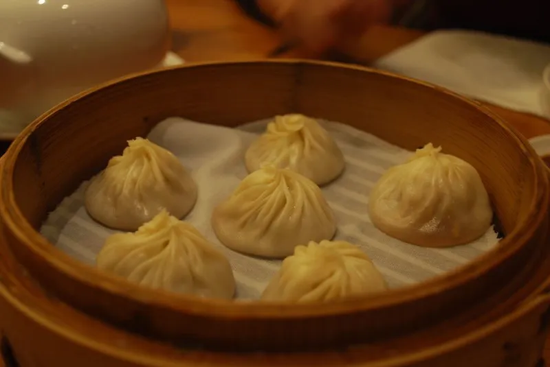 Xiao Long Bao, 1. Ta-a Noodles/ Danzai Noodles, 2. Niu rou mian, 3. Lu rou fan, 4. Huo kuo atau Hot pot, 5. Turkey rice, 6. Xiao Long Bao, 7. Tian bu la, 8. Lu Wei, 9. Si Shen Tang, 10. Koa-chhâ-pán atau Coffin board