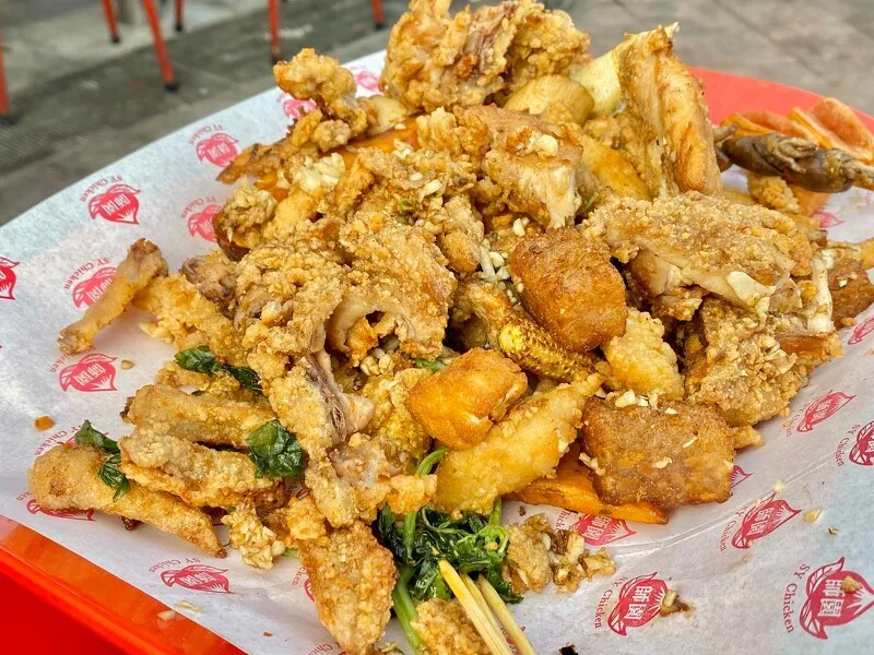 Yan su ji, 1. Yu wan, 2. Pancake Tianjing Chong Zhua, 3. Ba-wan, 4. Stinky Tofu, 5. Tie Dan, 6. Oyster Mee Sua, 7. Aiyu Jelly, 8. Gua Bao, 9. Taro Balls, 10. Yan su ji