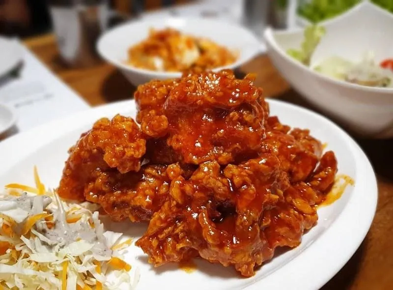 Yangnyeom Chicken, 1. Samgyeopsal, 2. Kimchi Jiggae, 3. Makgeolli, 4. Galbi Yukgaejang, 5. Honey Chicken, 6. Haemul Pajeon , 7. Naengmyeon, 8. Bibimbap, 9. Yangnyeom Chicken, 10. Bulgogi Gui