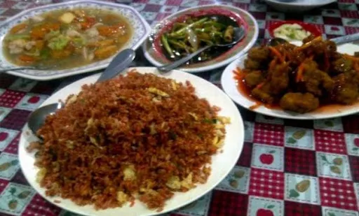 1. Nasi Goreng Jawa, 2. Nasi Goreng Hongkong, 3. Mie Goreng, 4. Capcay, 5. Tamie Goreng, 6. Fu Yung Hai, 7. Koloke, 8. Ayam Goreng Saus Inggris, 9. Sup Asparagus Kepiting, 10. Sup Sehat