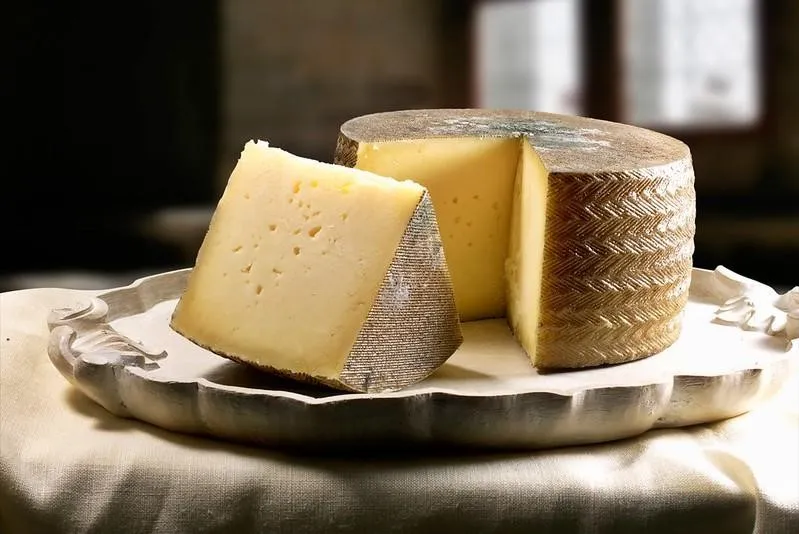 Manchego, 1. Cabrales, 2. Arzúa-Ulloa, 3. Manchego, 4. Torta del casar, 6. Mahón, 7. Tetilla, 8. Idiazabal, 9. San Simon da Costa, 10. Nata de Cantabria